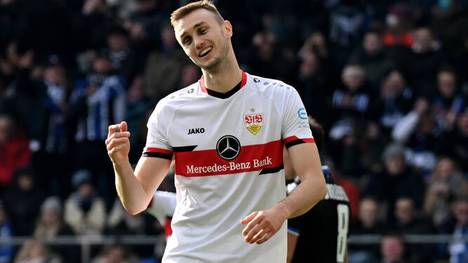 Fußball-Bundesligist VfB Stuttgart muss im Heimspiel gegen Borussia Dortmund am Freitag auf Top-Stürmer Sasa Kalajdzic verzichten.