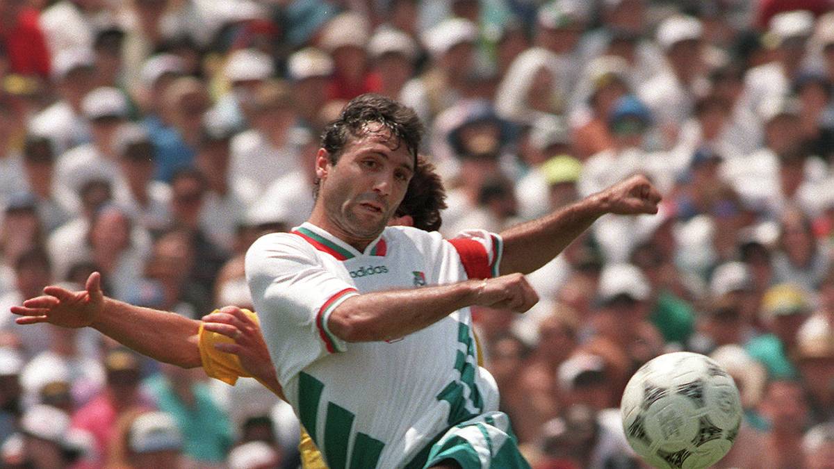 1994: CHRISTO STOJTSCHKOW (Bulgarien/FC Barcelona): Der nächste Deutschland-Schreck. Stojtschkow schaltet im WM-Viertelfinale mit Bulgarien den Titelverteidiger aus, landet am Ende auf Platz vier. Mit Barcelona wird er im gleichen Jahr Meister