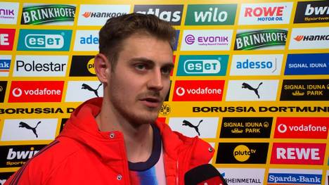 Nico Schlotterbeck entgeht beim 2:3 gegen den FC Bayern einem Platzverweis nur knapp. Das sieht auch Bayern-Profi Josip Stanisic so. 