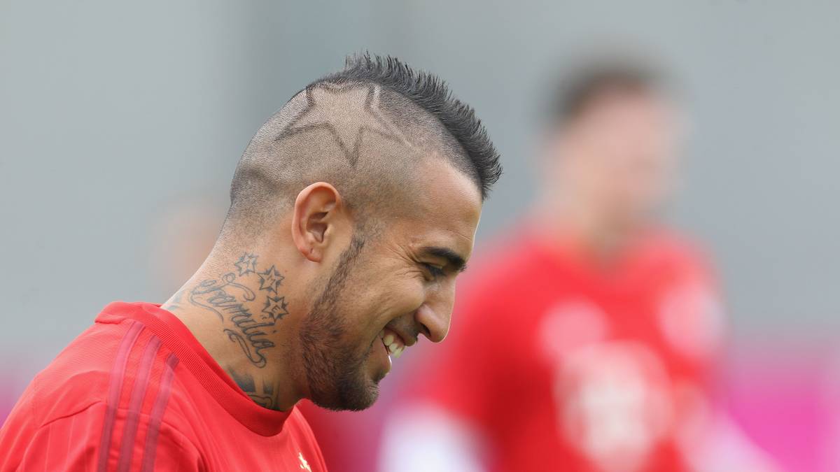 Mit Stern auf dem Kopf ausgestattet startet Vidal in seine Zeit bei den Münchnern