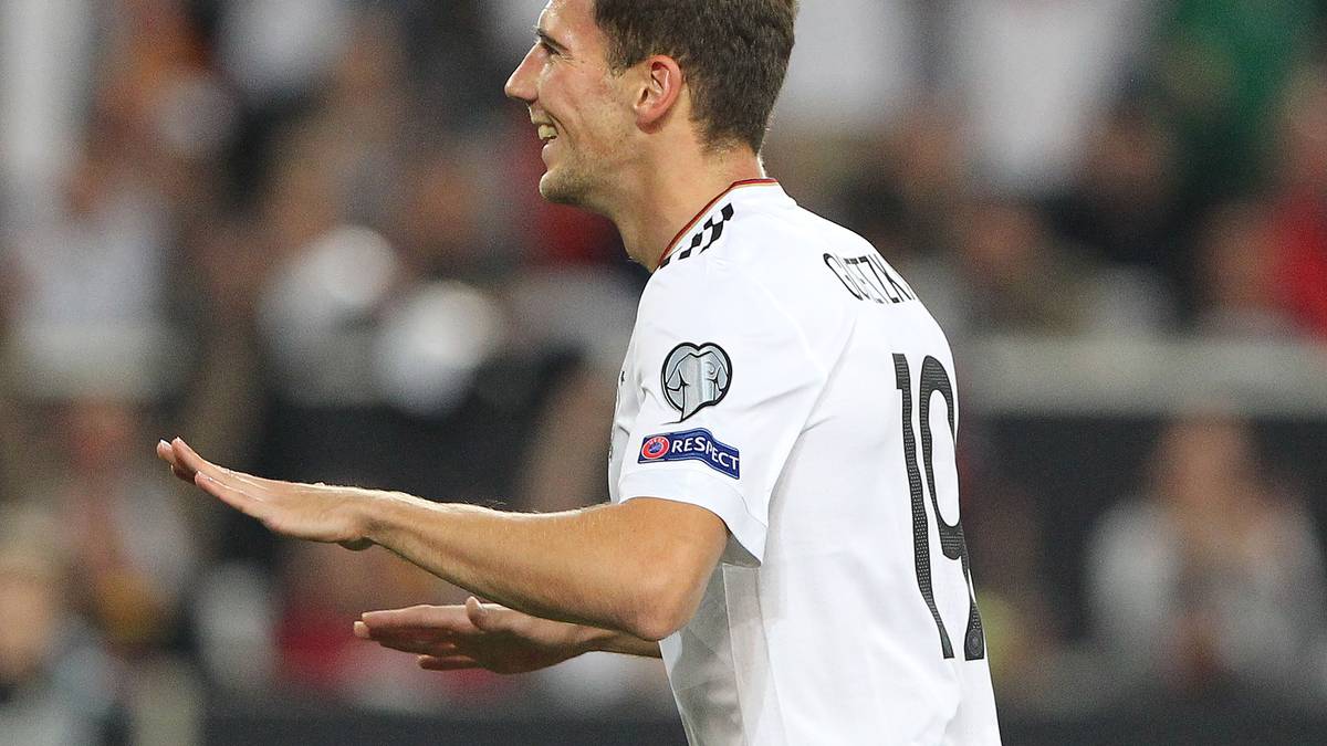 LEON GORETZKA: Der Schalker löste zur zweiten Hälfte Müller ab und brauchte nur fünf Minuten, um sich nachhaltig einzubringen. Auf Flanke von Draxler köpfte er zum 5:0 ein. Auch danach gut im Spiel, wenngleich er nicht so aus der Tiefe kommen konnte wie mehrfach beim Confed Cup. SPORT1-Note: 2