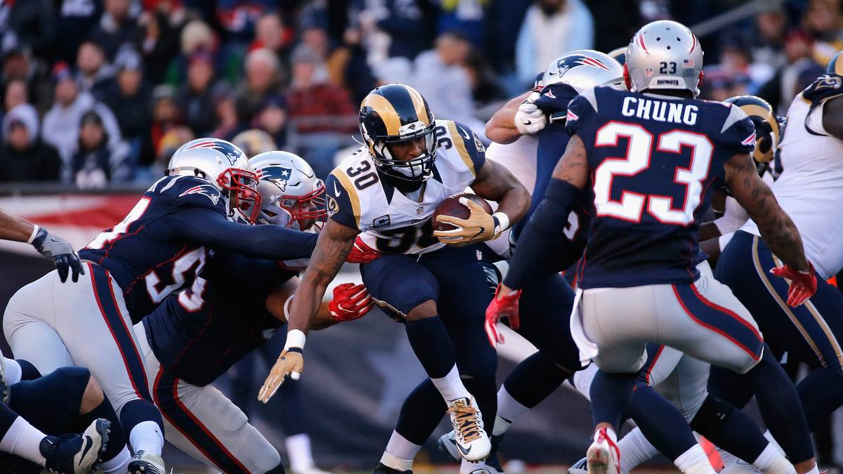 TODD GURLEY/C.J. ANDERSON vs. MALCOM BROWN/ELANDON ROBERTS: Anderson spielte zuletzt gegen die Saints mehr, aber wollen die Rams eine Chance haben, muss Gurley (M.) auftrumpfen. Er ist die beste und talentierteste Waffe des Teams und wird die Schwächen der Pats ausnutzen - trotz des NFC-Finales