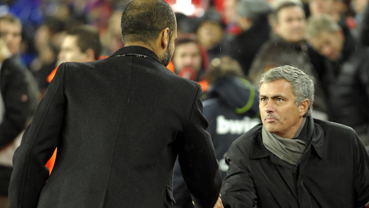 MOURINHOS KATASTROPHENSTART - 2010: Die Hauptstädter mussten nach dieser Schmach reagieren. 2009 kamen Weltstars wie Cristiano Ronaldo oder Kaka, 2010 dann auch noch der allseits bekannte "Special One" Jose Mourinho als Trainer. Besserung war zunächst jedoch nicht in Sicht