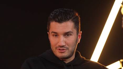 BVB-Trainer Nuri Sahin zeigt sich offen in einem Interview und erklärt die Unterschiede zwischen seinem aktuellen Job und der Zeit als Spieler. Der 36-Jährige stellt klar, warum er aber die Südtribüne meidet