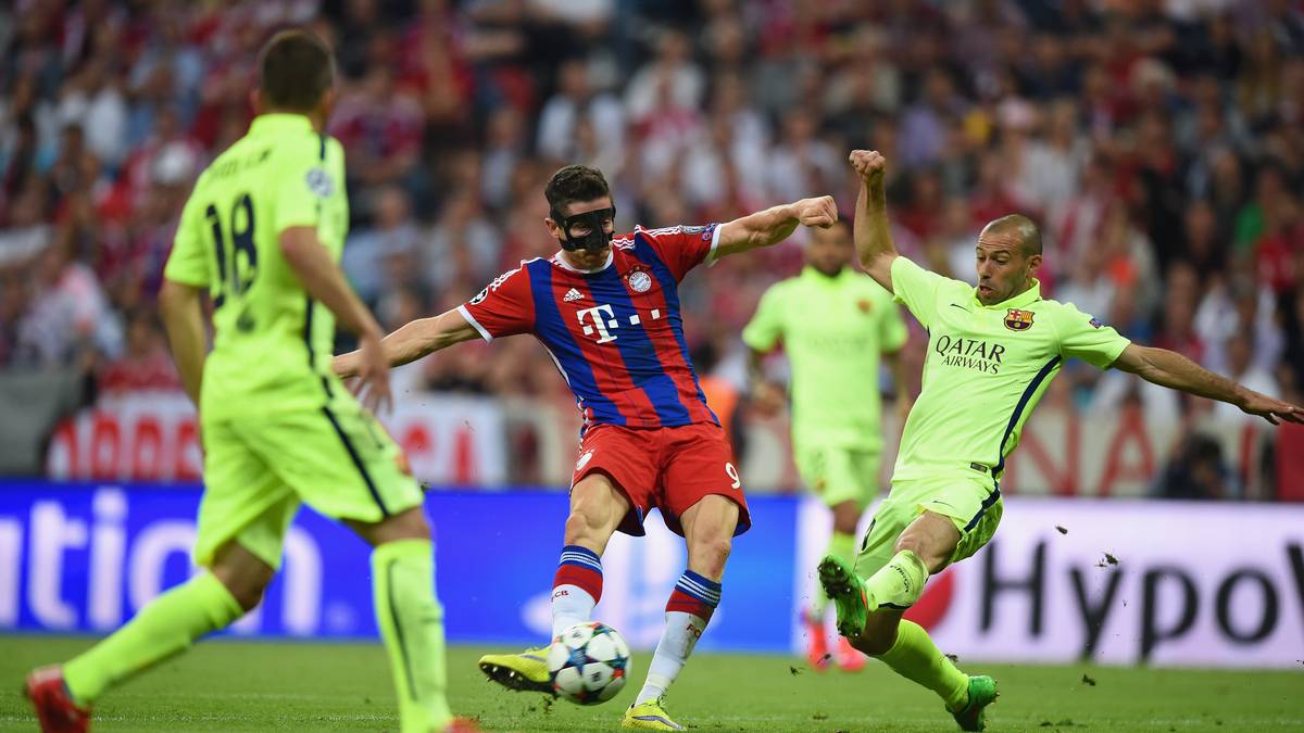 Die Bayern zeigen Charakter, kämpfen auch in der zweiten Halbzeit: Robert Lewandowski vernascht Javier Mascherano und trifft mit dieser Aktion sehenswert zum 2:2