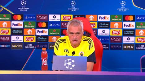 José Mourinho schießt mal wieder gegen seinen Arbeitgeber. Dieses Mal trifft es den Vizepräsidenten von Fenerbahce, der den Gegner bei der Champions-League-Qualifikation kleingemacht haben soll. 