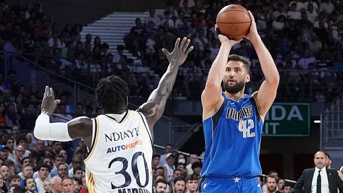 In der neuen Spielzeit muss Kleber wieder seine defensiven Stärken einbringen und das Scoring verbessern. Von der Bank kommend soll er vor allem den Superstars Luka Doncic und Kyrie Irving den Rücken freihalten.