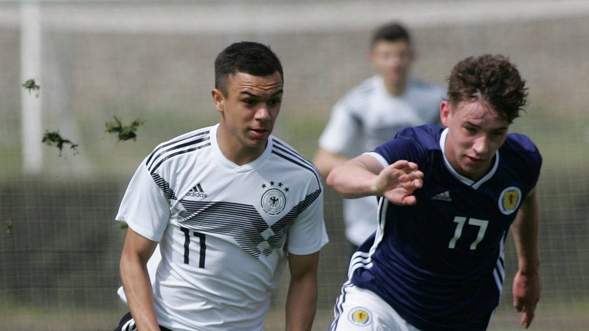 Der 17-Jährige kommt für die deutsche U17 zum Einsatz, besitzt aber auch die brasilianische Staatsbürgerschaft. In elf Länderspielen gelang ihm ein Tor