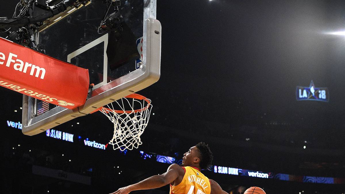 In der Vorrunde begann Mitchell spektakulär, in dem er sich einen zweiten Korb zur Hilfe für einen Windmill-Dunk holte - 48 Punkte