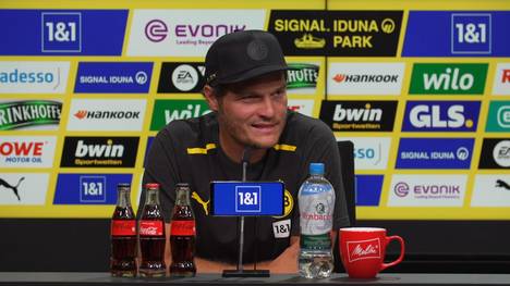 Julien Duranville machte in der vergangenen Saison sein Debüt bei Borussia Dortmund. Trotz einigen Verletzungen lobt Trainer Edin Terzic das Talent. 