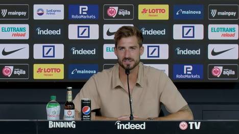 Eintracht Frankfurts Kevin Trapp spricht auf einer Pressekonferenz über SGE-Urgestein Makoto Hasebe und adelt den Japaner.