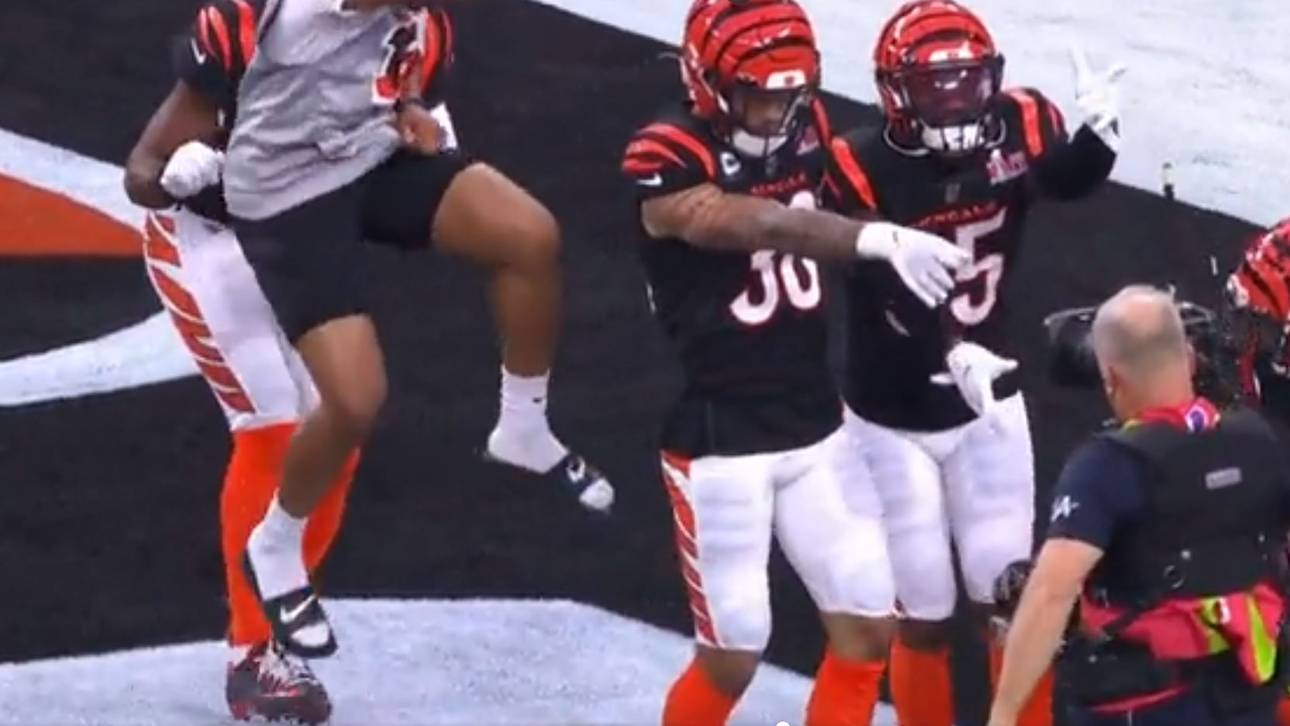 Badelatschen-Jubel im Super Bowl