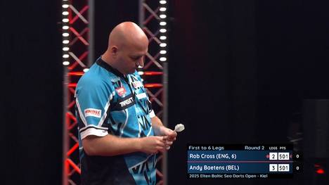 Rob Cross geht als Titelverteidiger ins Turnier und spielt zwischendurch den Big Fish zum 2:3. Allerdings gewinnt er danach kein Leg mehr und scheitert mit 2:6 an Andy Baetens.
