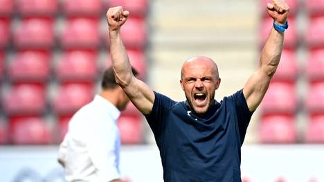 Gerade noch trainierte er in der Bundesliga, jetzt könnte der Niederländer bei Barca anheuern. Außerdem: Ter Stegen droht langer Ausfall