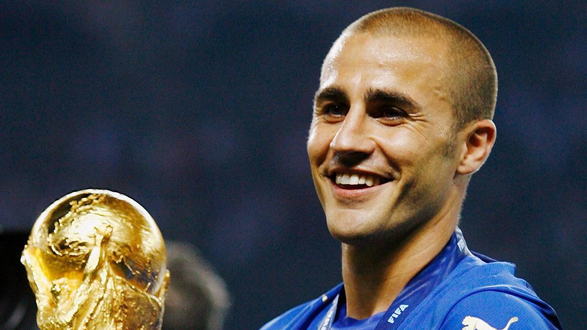 2006: FABIO CANNAVARO (Italien/Juventus/Real Madrid): Der Verteidiger steckt kurz vor der WM in Deutschland mitten im Manipulationsskandal von Juventus, verlässt den Verein nach dem Zwangsabstieg. Als Kapitän spielt der Italiener ein überragendes Turnier und holt den vierten Titel für sein Land