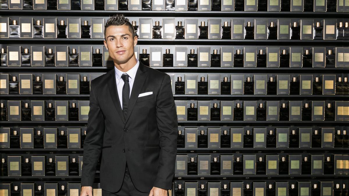 Mittlerweile kann man aber auch wie Cristiano Ronaldo riechen. Der Superstar legte im September nach und präsentierte in Madrid der Öffentlichkeit seinen Duft namens "Legacy"