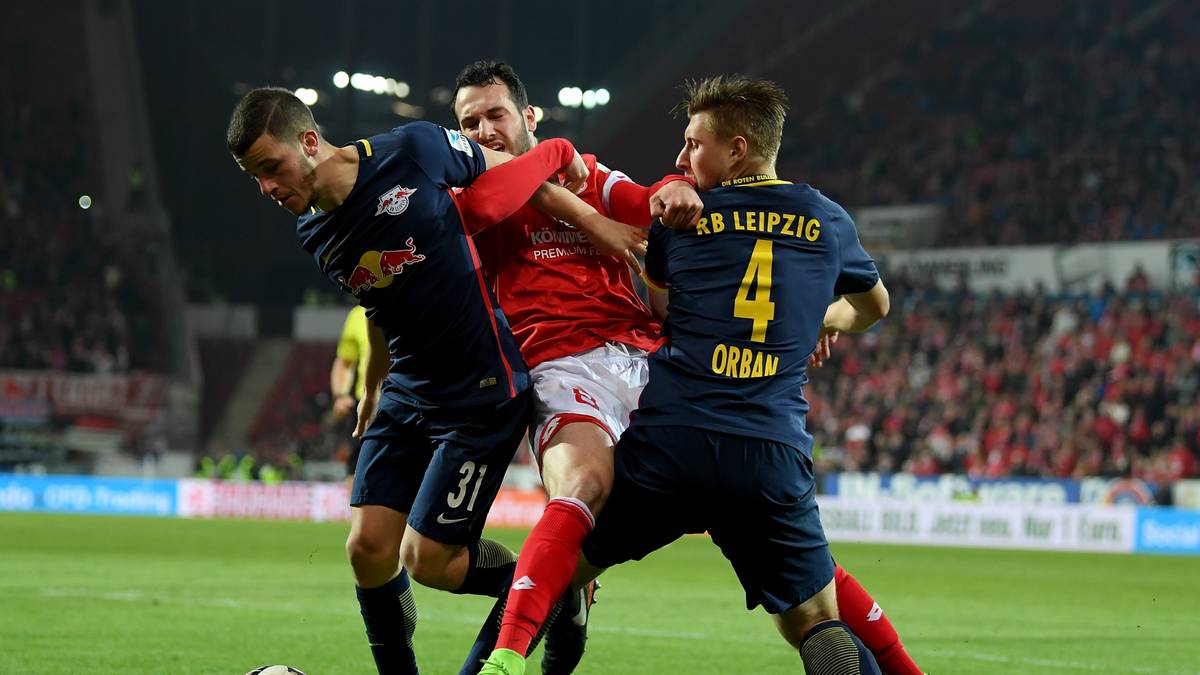 Mainz muss sich im Abstiegskampf nach einer desaströsen Leistung gegen Ingolstadt rehabilitieren. Der Gegner ist schwierig: RB Leipzig. Die beiden Mannschaften liefern sich in der ersten Hälfte ein intensives Duell
