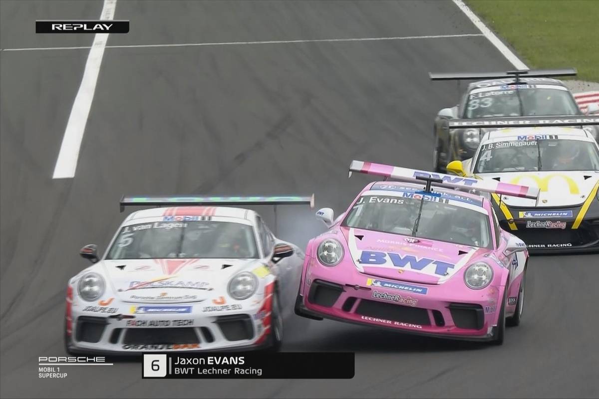 Dylan Pereira gewinnt beim Porsche Mobil 1 Supercup in Ungarn sein zweites Rennen in Folge. Teamkollege Jaxon Evans versucht es mit der Brechstange und wird dafür doppelt bestraft. 