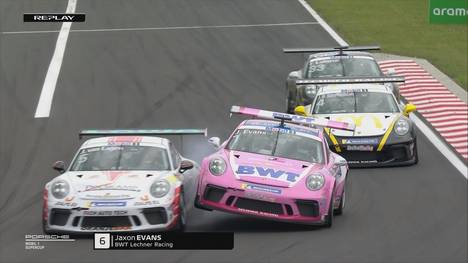 Dylan Pereira gewinnt beim Porsche Mobil 1 Supercup in Ungarn sein zweites Rennen in Folge. Teamkollege Jaxon Evans versucht es mit der Brechstange und wird dafür doppelt bestraft. 