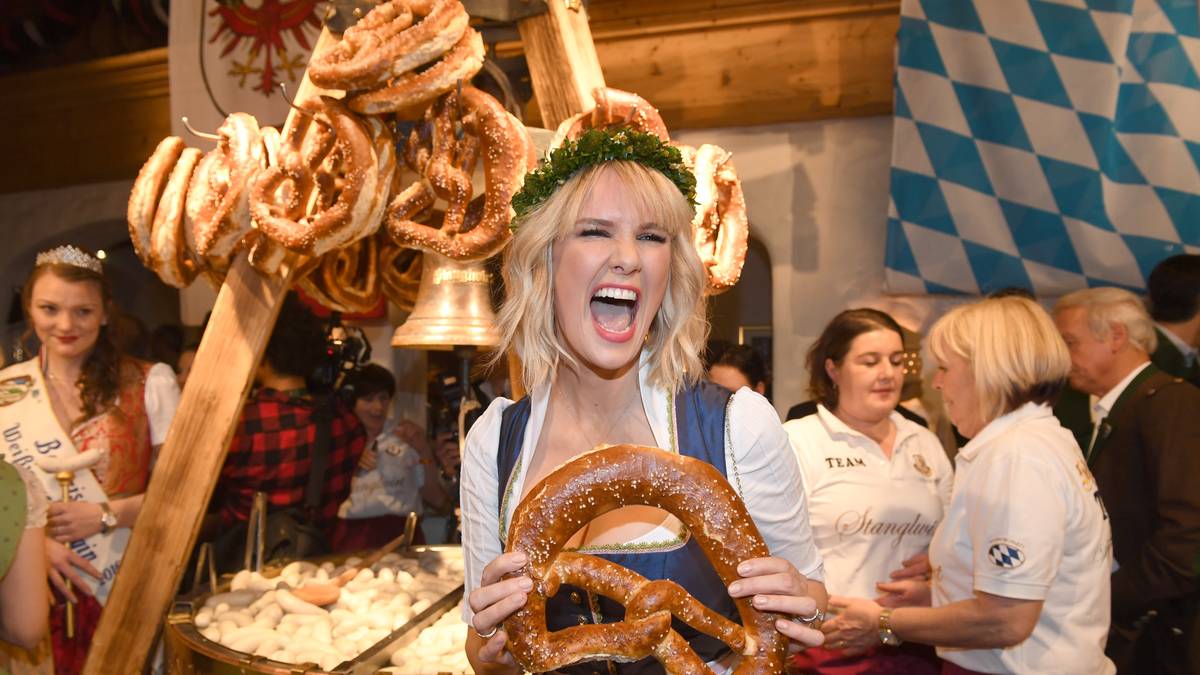 Eine Brezn gibt es nicht nur für Model und Ex-Freundin von Oliver Pocher, Monica Ivancan