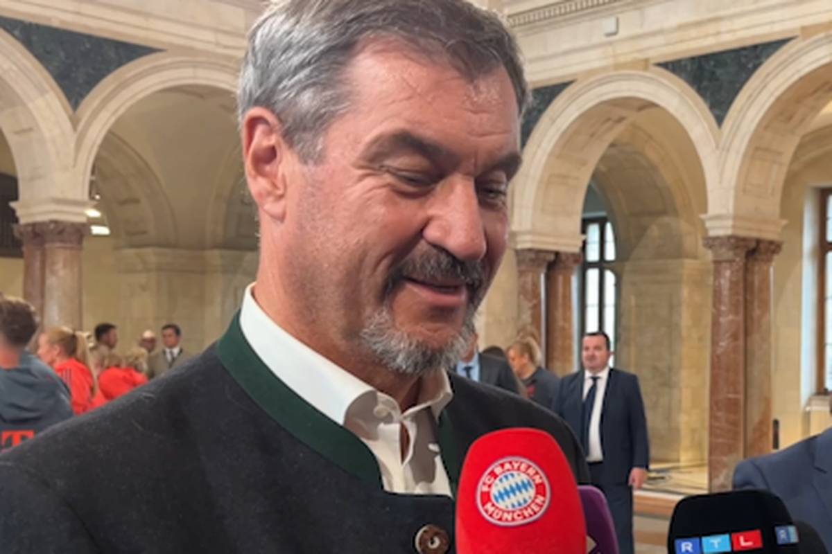 Der bayerische Ministerpräsident Dr. Markus Söder spricht auf der Meisterehrung optimistisch über den FC Bayern. 