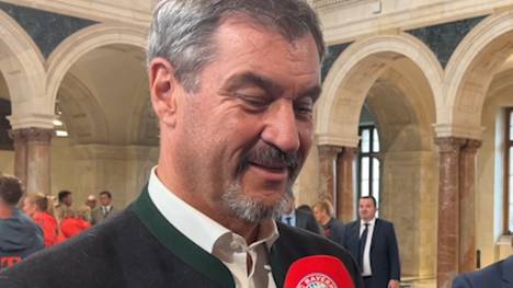 Der bayerische Ministerpräsident Dr. Markus Söder spricht auf der Meisterehrung optimistisch über den FC Bayern. 