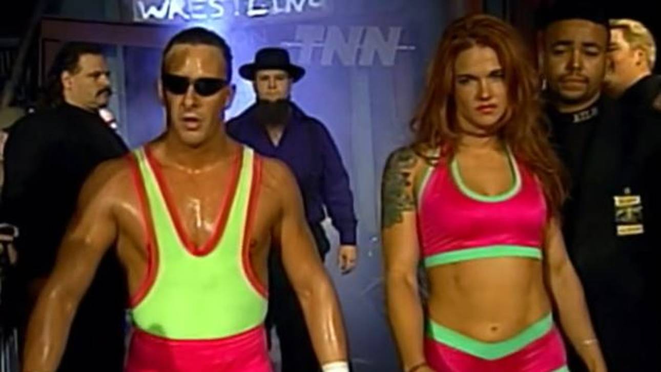Amy Dumas als Miss Congeniality an der Seite von Danny Doring (l.) und Roadkill bei ECW
