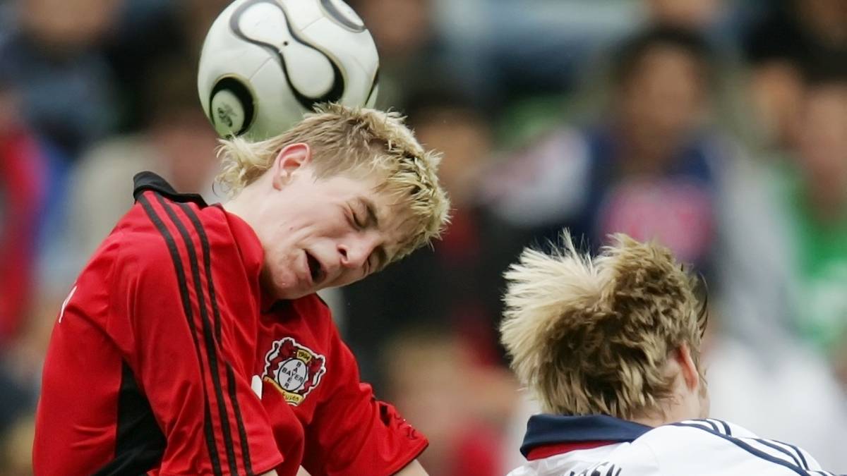 Trotzdem folgt gegen Bayer 04 Leverkusen die nächste Niederlage im Finale. Die Werkself wird unter anderem von BASTIAN OCZIPKA (l.), Marcel Risse und Jens Hegeler vertreten und schaltet im Halbfinale deutlich den 1. FC Kaiserslautern mit Keeper Kevin Trapp aus