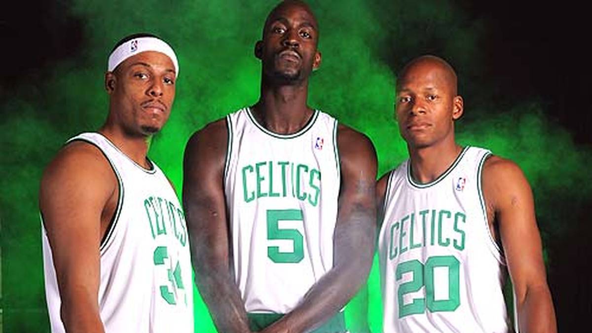 ...All-Stars Paul Pierce, Kevin Garnett und Ray Allen (v.l.). Garnett und Allen waren erst im Sommer zuvor nach Boston gekommen