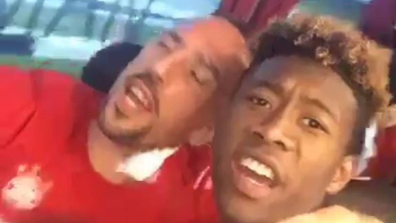 Gesangseinlage von Alaba und Ribery