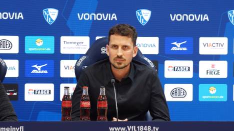 Thomas Reis soll unter anderem wegen seinem Flirt mit Schalke 04 entlassen worden sein. Bochum-Geschäftsführer Patrick Fabian will sich nicht zu den Vorwürfen äußern. 