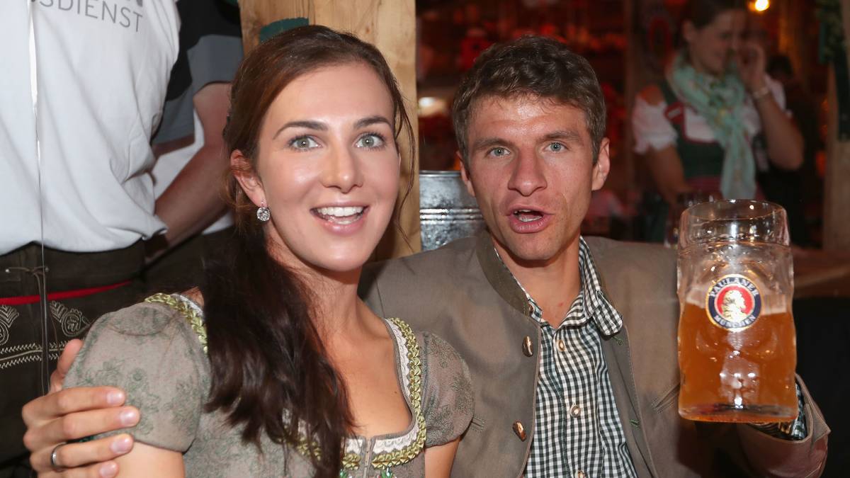 Thomas Müller und seine Lisa dürfen freilich nicht fehlen