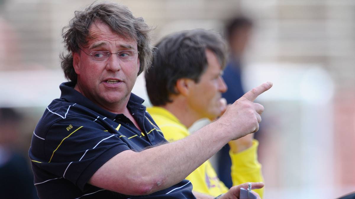 Doch selbst der Dortmunder U23-Teammanager Ingo Preuß sagt bei "spox": "Ich könnte mir bei Youssoufa vorstellen, dass sein Alter lediglich geschätzt worden ist. Vielleicht ist er in Wirklichkeit ein, zwei Jahre älter"