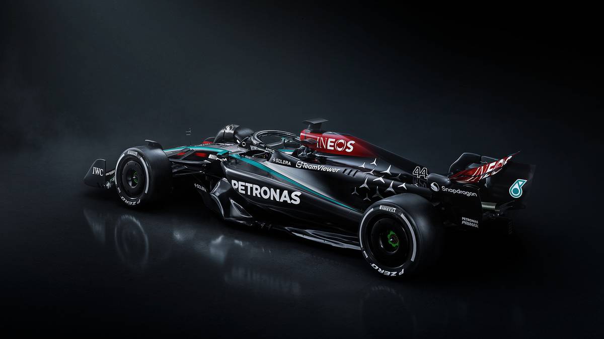 Neben Hamilton sitzt George Russell im Mercedes-Cockpit