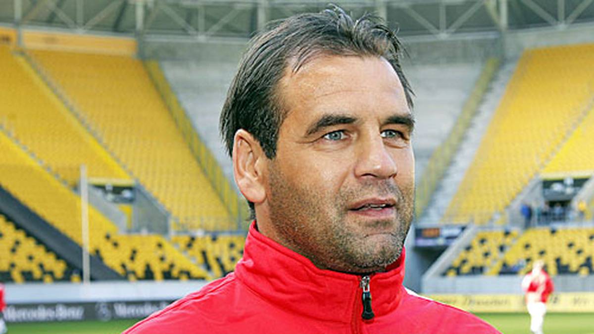 Bei Bayer sichert sich Kirsten drei Mal die Torjägerkanone. Mit seinen 182 Bundesligatreffern belegt Kirsten Platz fünf der ewigen Torjägerliste. Nach seiner Karriere bleibt er Bayer treu, coacht sechs Jahre die zweite Mannschaft der Rheinländer. Mittlerweile arbeitet Kirsten bei einer Sportagentur