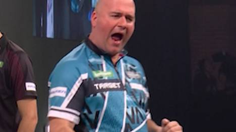 Ex-Weltmeister Rob Cross beendet sein erstes Match bei der Darts-WM 2026 mit einem Big-Fish-Finish! Der Engländer gewinnt souverän mit 3:0 gegen Cor Dekker.