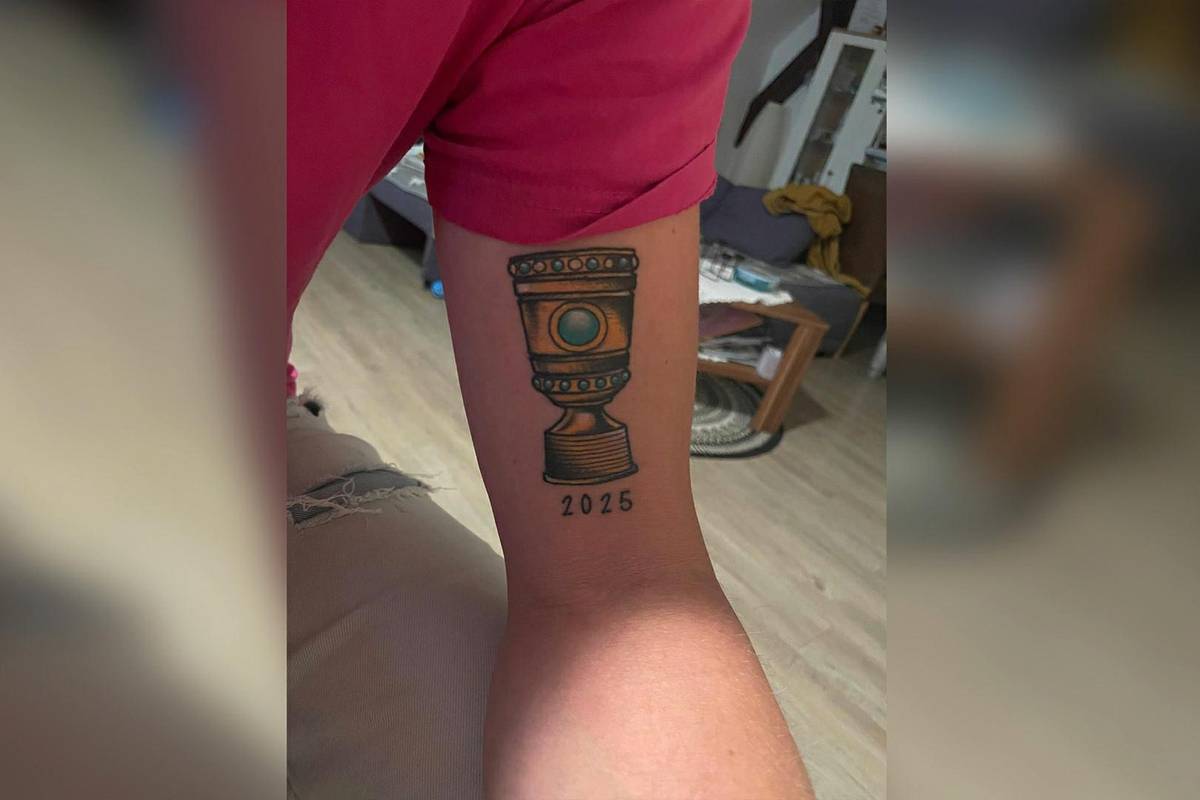 Der VfB-Stuttgart-Fan Christian Zimmermann ist sich sicher: Der VfB wird Pokalsieger. Er ist sich so sicher, dass er sich bereits den Pokal tätowiert hat.