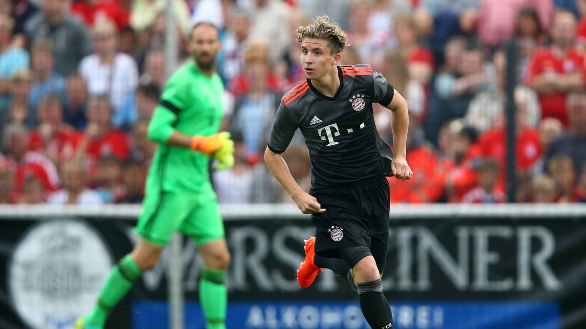 Der Sohn von Ex-Nationalspieler Michael war vergangene Saison Stammkraft auf der "Sechs" der Münchner U19. Bis zur Saison 2014/15 spielte er mit dem Mädchennamen seiner Mutter als Niklas Lohmann