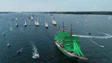 Die Windjammerparade gilt als ein spektakuläres Highlight der Kieler Woche. Auch in diesem Jahr ergaben sich wieder spektakuläre Bilder.