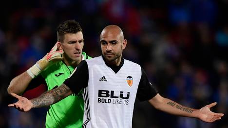 Valencias Stürmer Simone Zaza (rechts) und Torwart Vicente Guaita hadern nach der Niederlage gegen Getafe mit sich