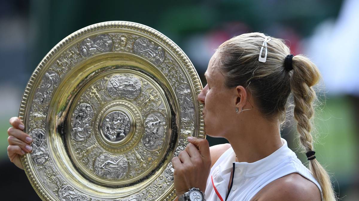 PLATZ 1: ANGELIQUE KERBER (1732 Punkte) - Bereits zum zweiten Mal nach 2016 wird Tennis-Star Kerber zur Sportlerin der Jahres gewählt. Zu verdanken hat sie dies in erster Linie ihrem Wimbledon-Triumph. Im Finale fegt sie Superstar Serena Williams vom Platz und holt sich den dritten Grand-Slam-Sieg in ihrer Karriere
