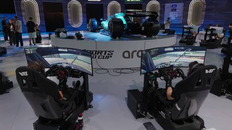 SimRacing - der virtuelle Bruder des Asphalt-Sports erfreut sich global an wachsenden Interesse. Erst vor kurzem wurde eines der prestigeträchtigsten SimRacing-Events der Welt in Riad, Saudi-Arabien abgehalten. Mit einem Preisgeld von über 500.000 Dollar lockt der Esports World Cup viele Teams, darunter BMW, AMG und Porsche, in die Hauptstadt des Königreichs. Was dahinter steckt und warum die Faszination SimRacing so im Kommen ist - Dirc Seemann berichtet live aus Riad.