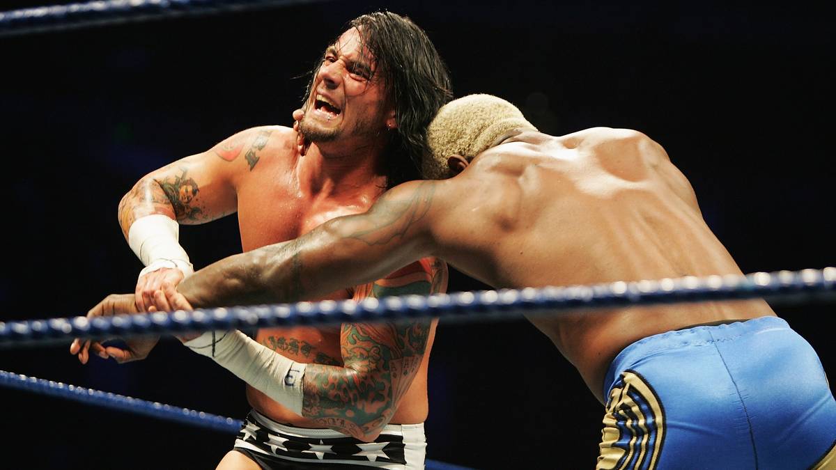 CM PUNK: Ein großer Publikumsliebling der späten Nuller-Jahre, wegen seines Charismas und seiner cleveren Interviews vor allem bei den "smarten" Fans beliebt, wurde zum Teil als neuer Steve Austin gefeiert