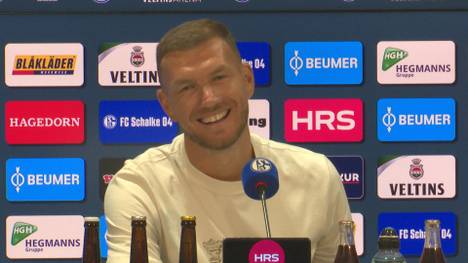 Edin Dzeko ist bei seiner Rückkehr auf Schalke bestens gelaunt und erklärt, dass ihn auch seine Familie ermutigt hat weiterzuspielen.