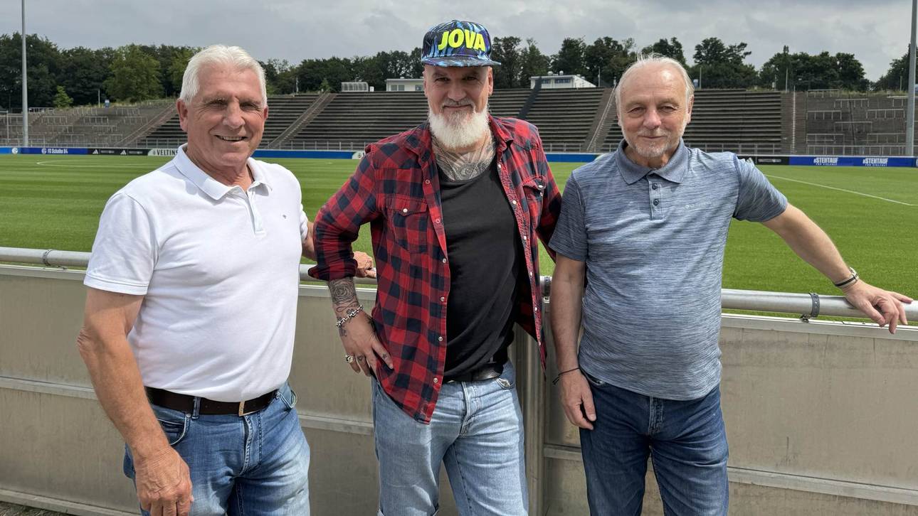 Klaus Fischer, SPORT1-Reporter Reinhard Franke und Rüdiger Abramczik (v.l.n.r.)