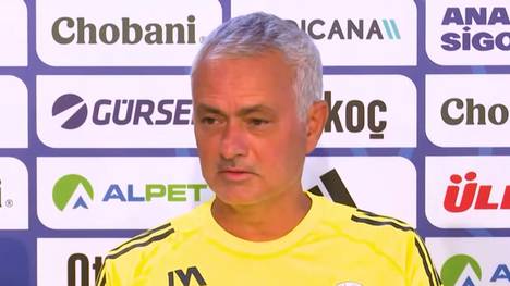 Ein Reporter fragt Fenerbahce-Coach José Mourinho zu seinem Verhältnis zur türkischen Presse. Die Antwort des Portugiesen ist vielsagend.