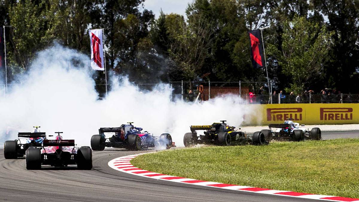 Romain Grosjean fliegt in seinem Haas von der Strecke ab und nimmt Niko Hülkenberg sowie Pierre Gasly mit. Kimi Räikkönen muss mit technischen Problemen aufgeben. Valtteri Bottas komplettiert den Doppelsieg für Mercedes vor Max Verstappen im Red Bull