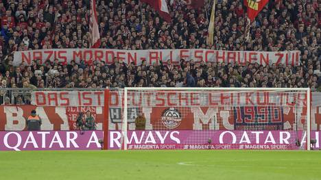 Mit diesem Transparent reagierten die Fans des FC Bayern auf den Terroranschlag von Hanau