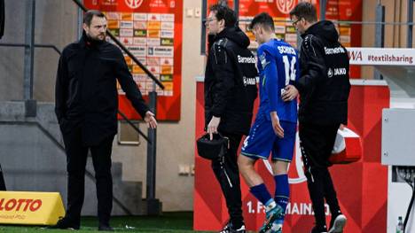 Bayer Leverkusen muss möglicherweise auf Patrik Schick verzichten. Der Stürmer musste gegen Mainz vorzeitig vom Feld.