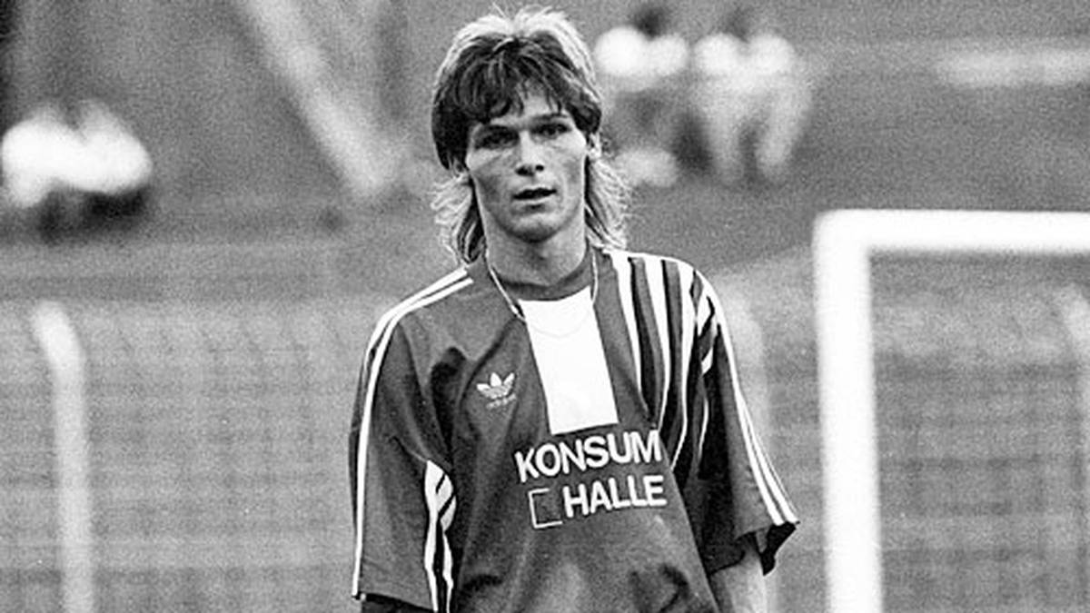 Dariusz Wosz startet seine Karriere beim Halleschen FC Chemie. Dort wird der kleine Mittelfeldspieler zur Zabermaus. Er spielt auch nach der Wiedervereinigung für den Klub, nach einem halben Jahr Zweite Liga nimmt Wosz ein Angebot vom VfL Bochum an